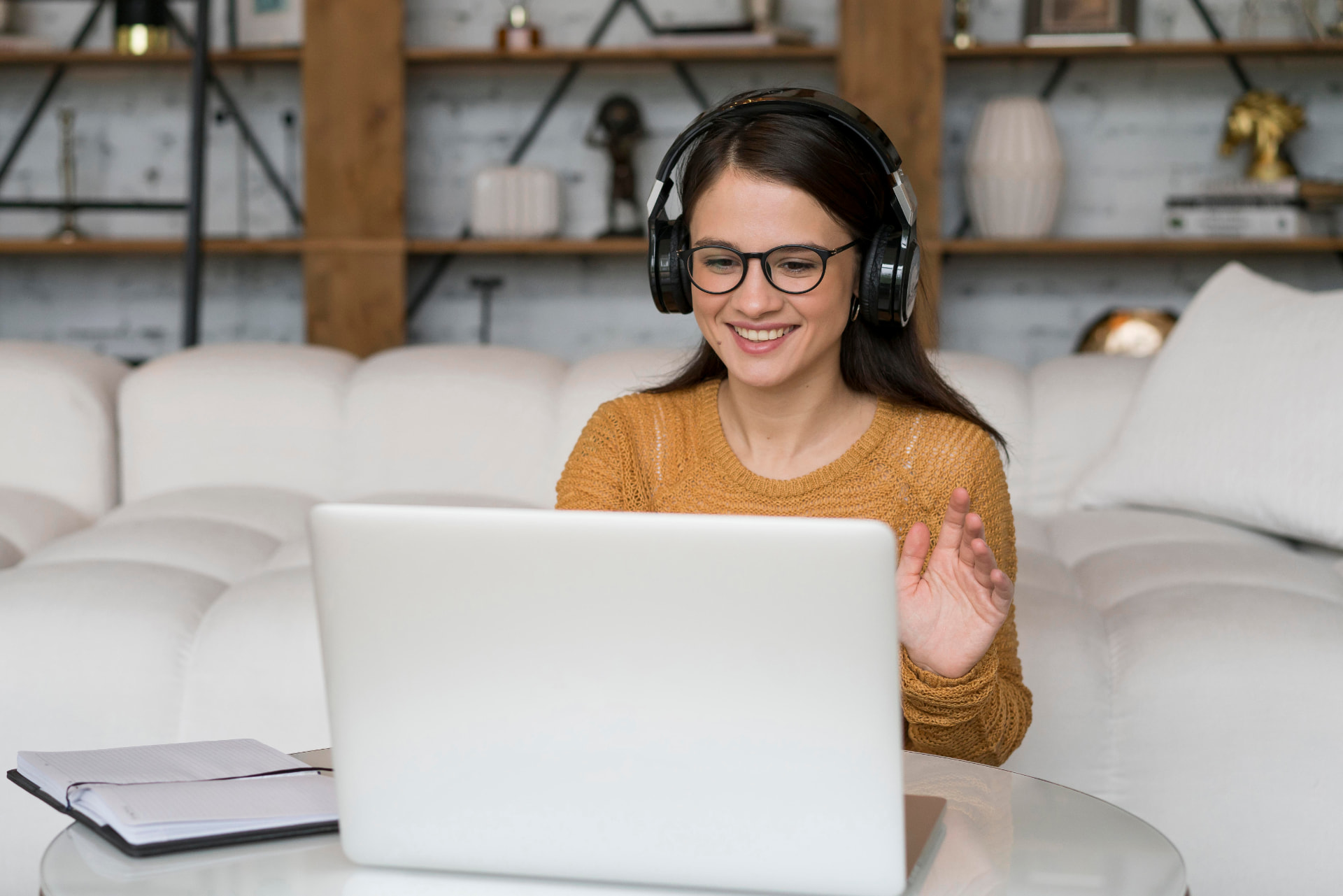 Estudiante en clase virtual de INCATEC